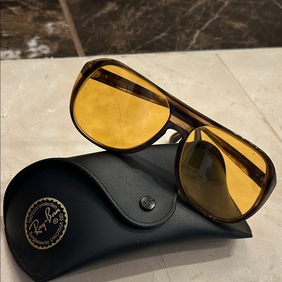 Vintage 1960’s Ray-Ban Timberline sunglasses.Ambermatic Lenses .